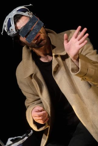 Mariano Viggiano e Giorgia Lunghi in  LOADING 2101