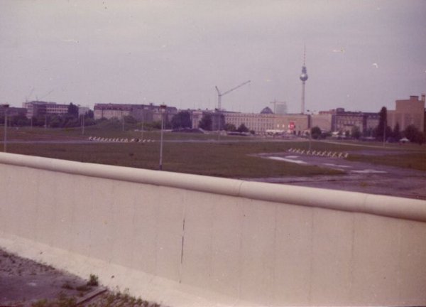 20 anni fa la caduta del muro di Berlino